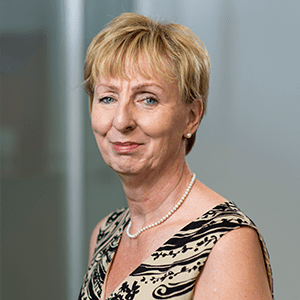 Linda Rileys headshot